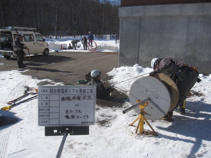 光ケーブルの通線作業