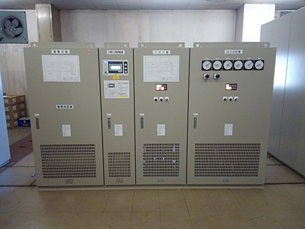 鍬台トンネル南口換気所 無停電電源装置1