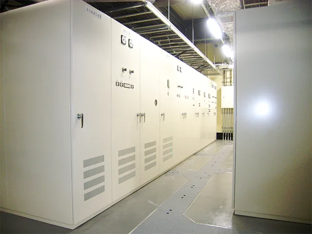 施工事例：花巻空港新旅客ターミナルビル新築（電気設備）工事 電気室