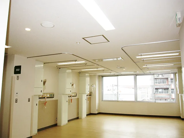 施工事例：岩手県立中央病院附帯設備改修（電気設備）工事 ER病室
